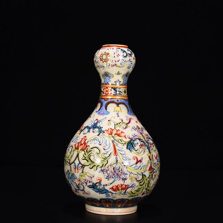 Qing Dynasty Qianlong enamel garlic vase with floral