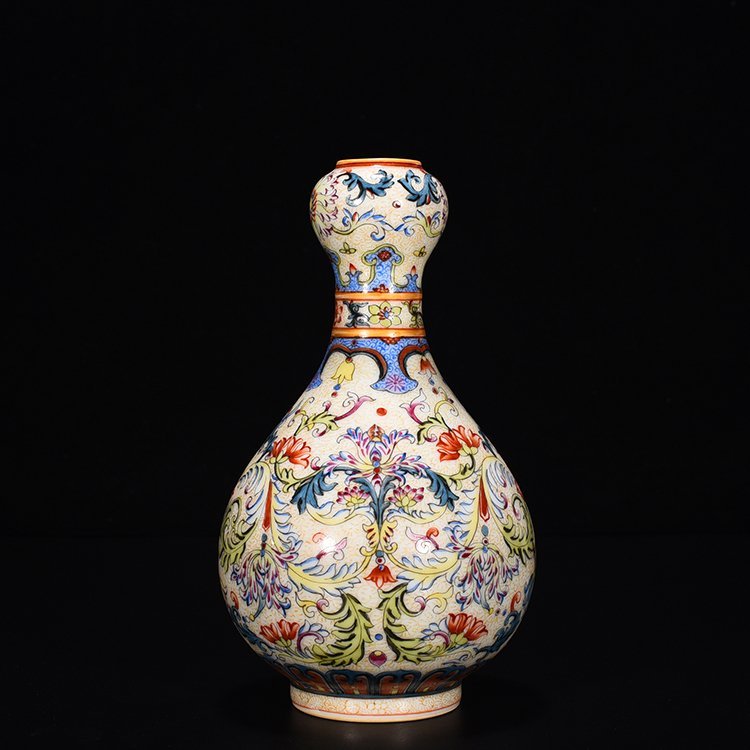 Qing Dynasty Qianlong enamel garlic vase with floral