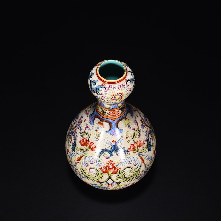 Qing Dynasty Qianlong enamel garlic vase with floral