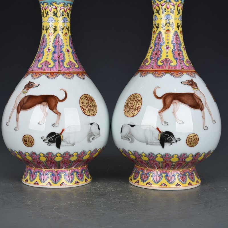 Qing Dynasty Qianlong enamel double dog garlic bottle
