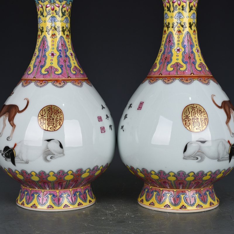 Qing Dynasty Qianlong enamel double dog garlic bottle
