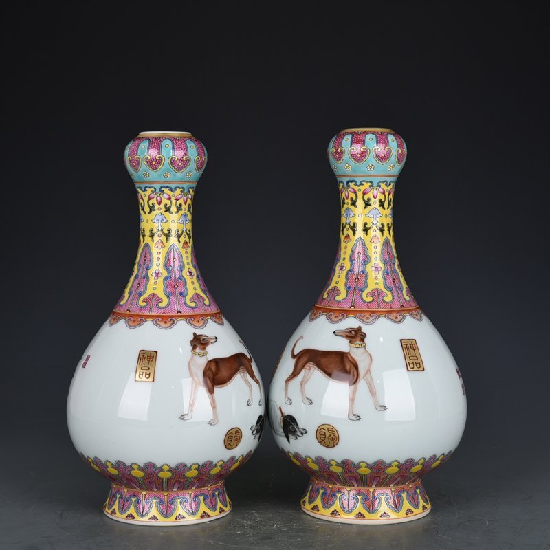 Qing Dynasty Qianlong enamel double dog garlic bottle