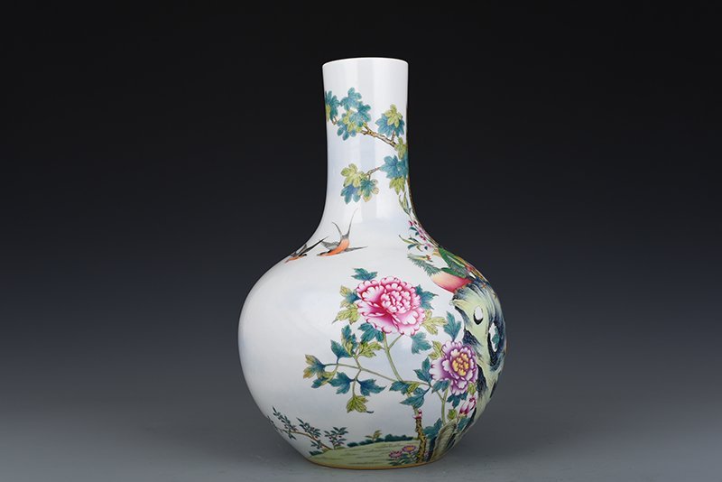 Qing Dynasty Qianlong enamel peacock peony celestial sphere vase