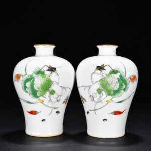 Qing Dynasty Qianlong enamel color painted golden autumn fun hundred wealth plum vase