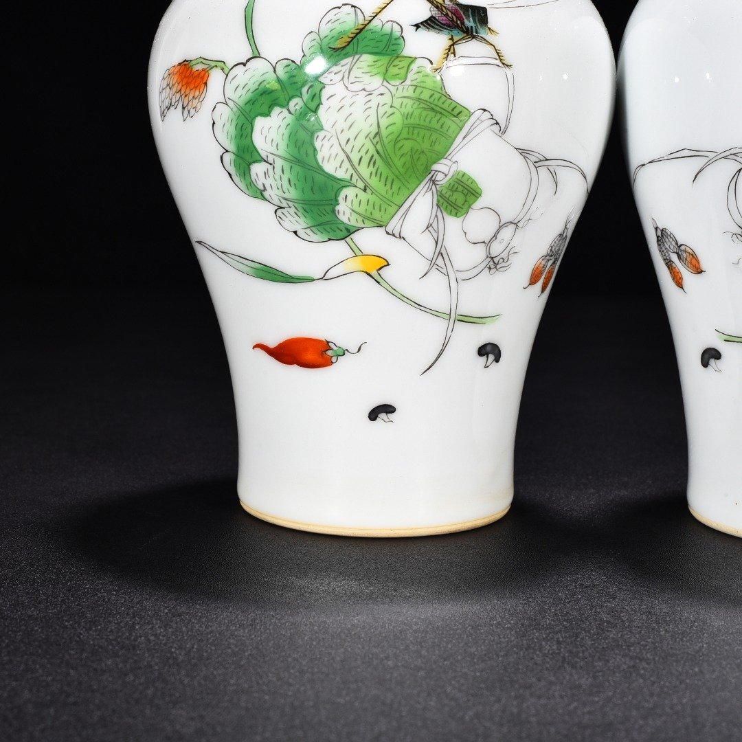 Qing Dynasty Qianlong enamel color painted golden autumn fun hundred wealth plum vase