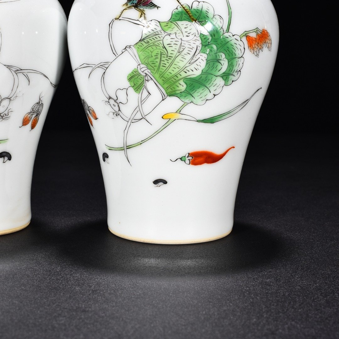 Qing Dynasty Qianlong enamel color painted golden autumn fun hundred wealth plum vase