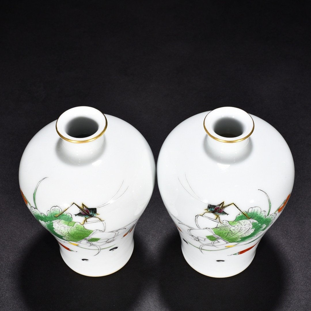 Qing Dynasty Qianlong enamel color painted golden autumn fun hundred wealth plum vase