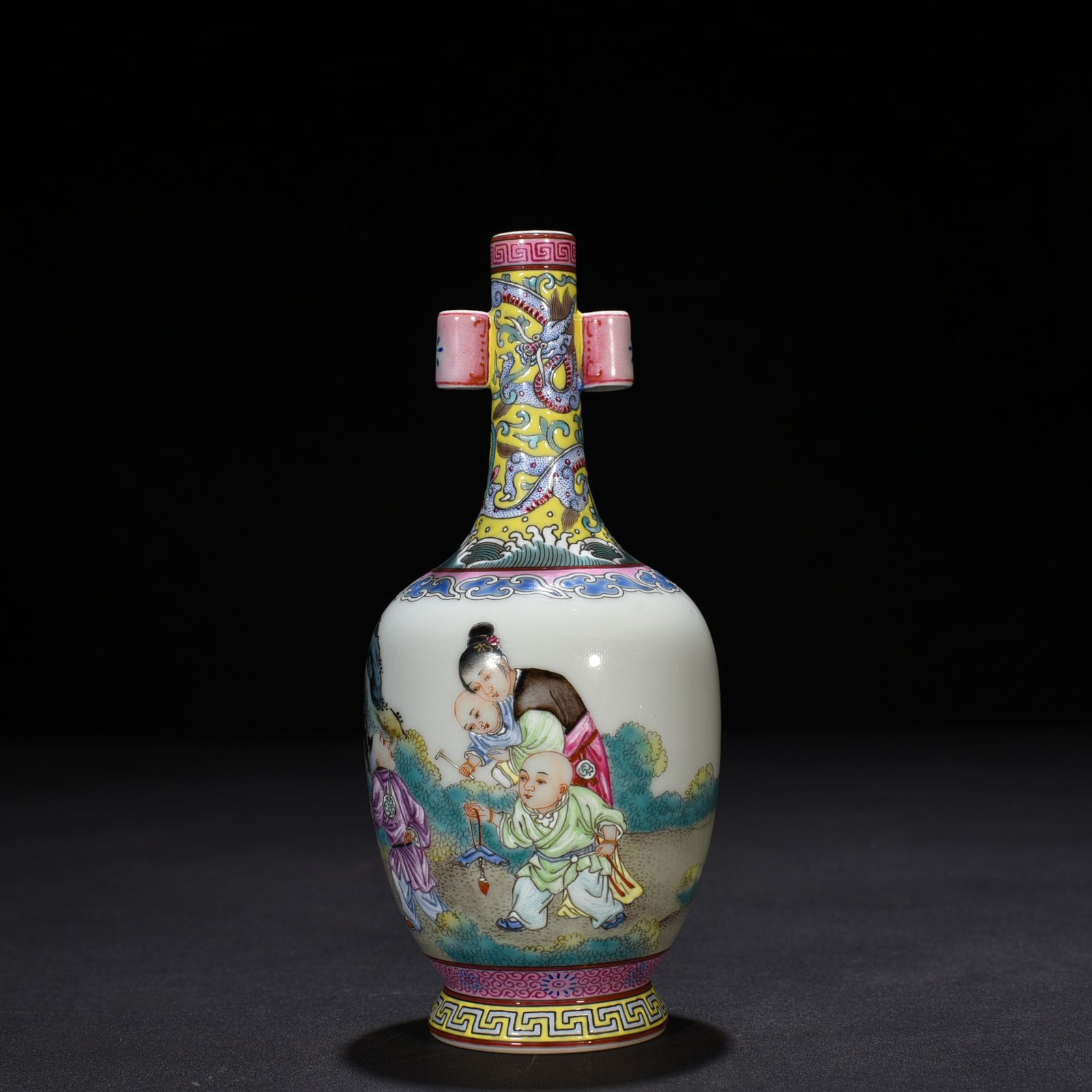 Qing Dynasty Qianlong enamel beauty belt figure ear-piercing vase