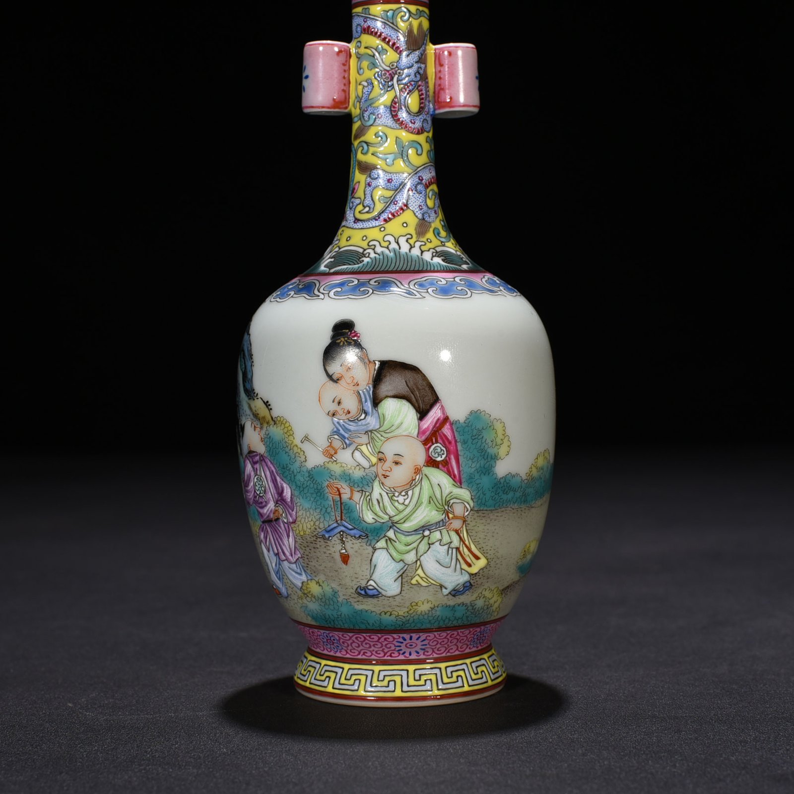 Qing Dynasty Qianlong enamel beauty belt figure ear-piercing vase