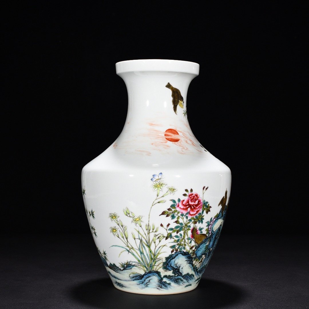 Qing Dynasty Qianlong enamel plate-mouth vase with flower and birds