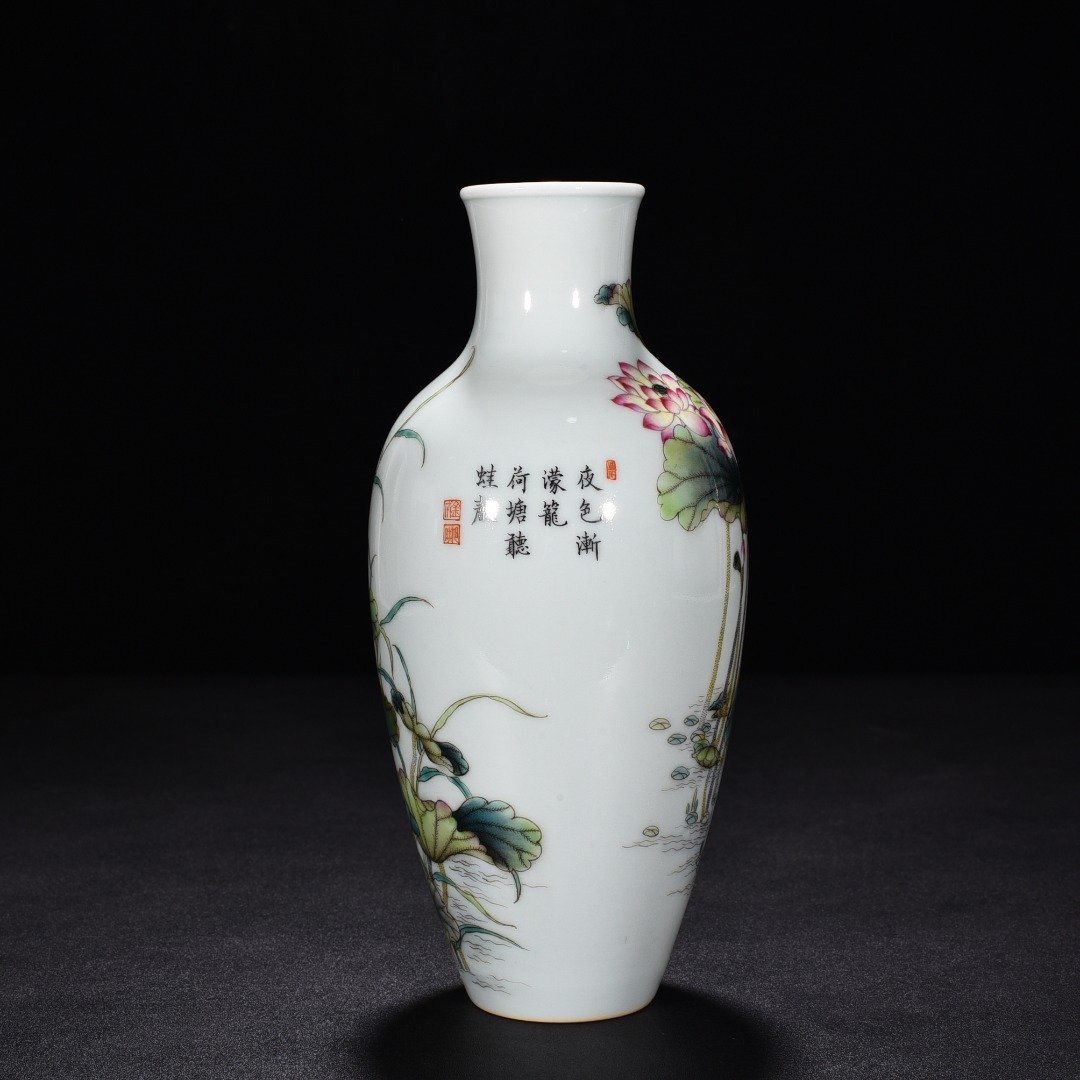 Qing Dynasty Qianlong enamel lotus pond moonlight Guanyin vase