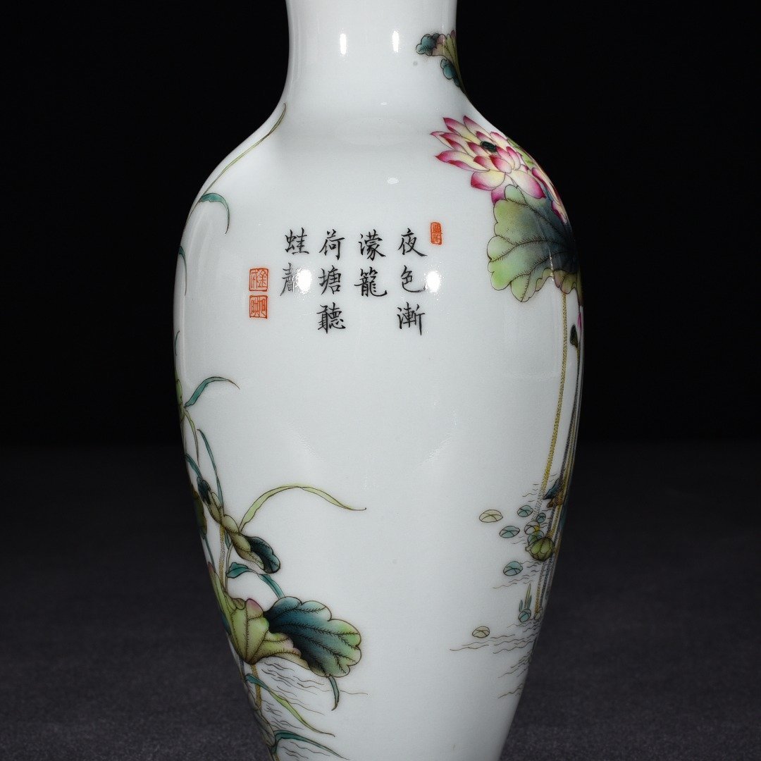 Qing Dynasty Qianlong enamel lotus pond moonlight Guanyin vase