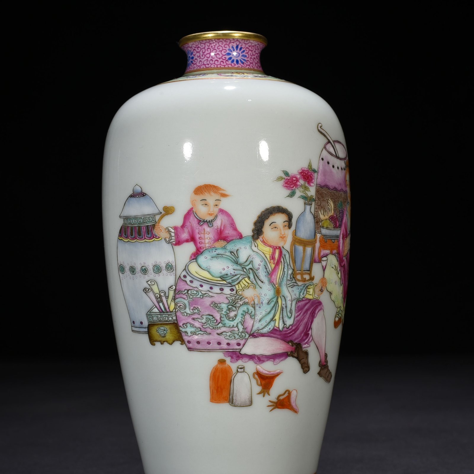 Qing Dynasty Qianlong enamel plum vase with Western figure