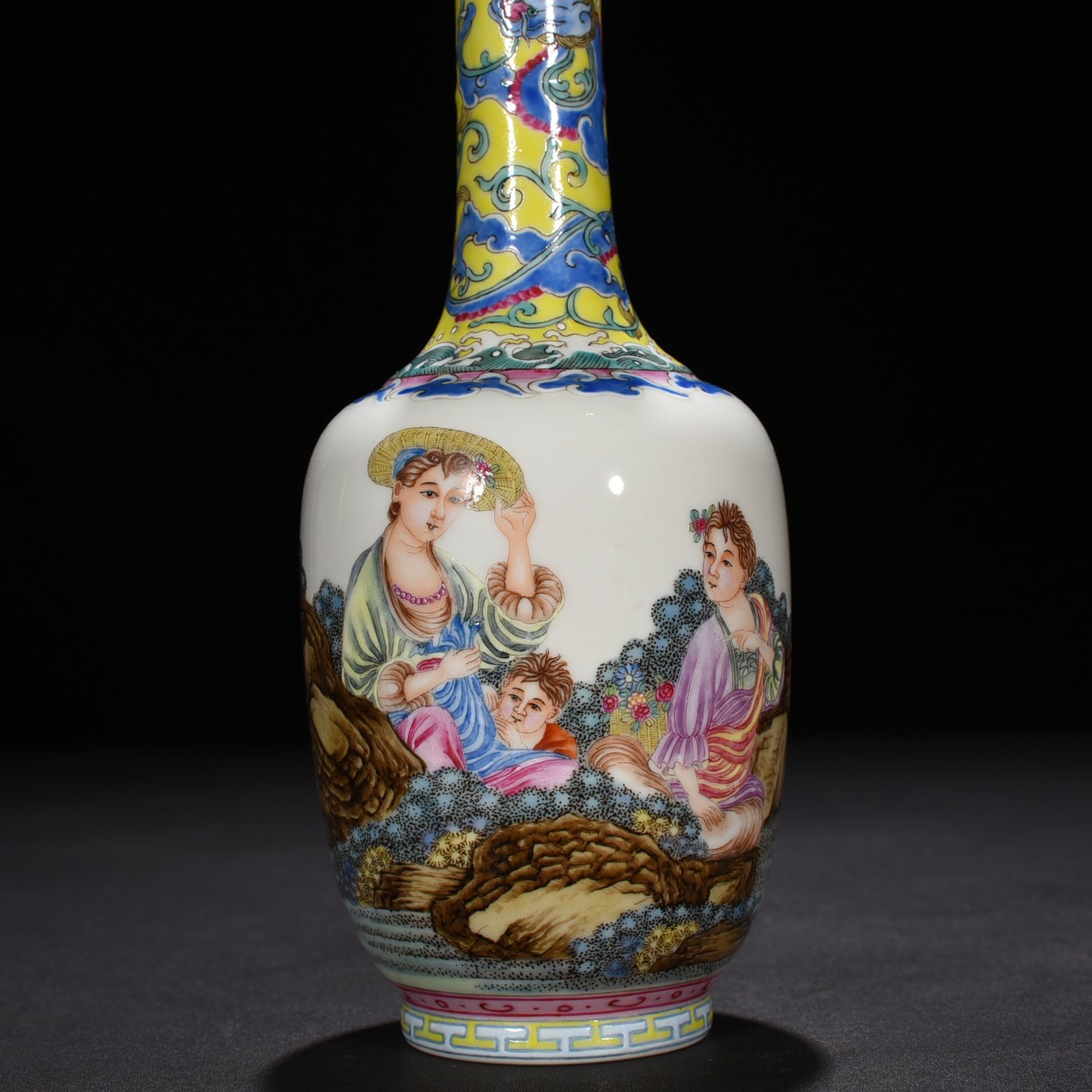 Qing Dynasty Qianlong enamel Western human vase