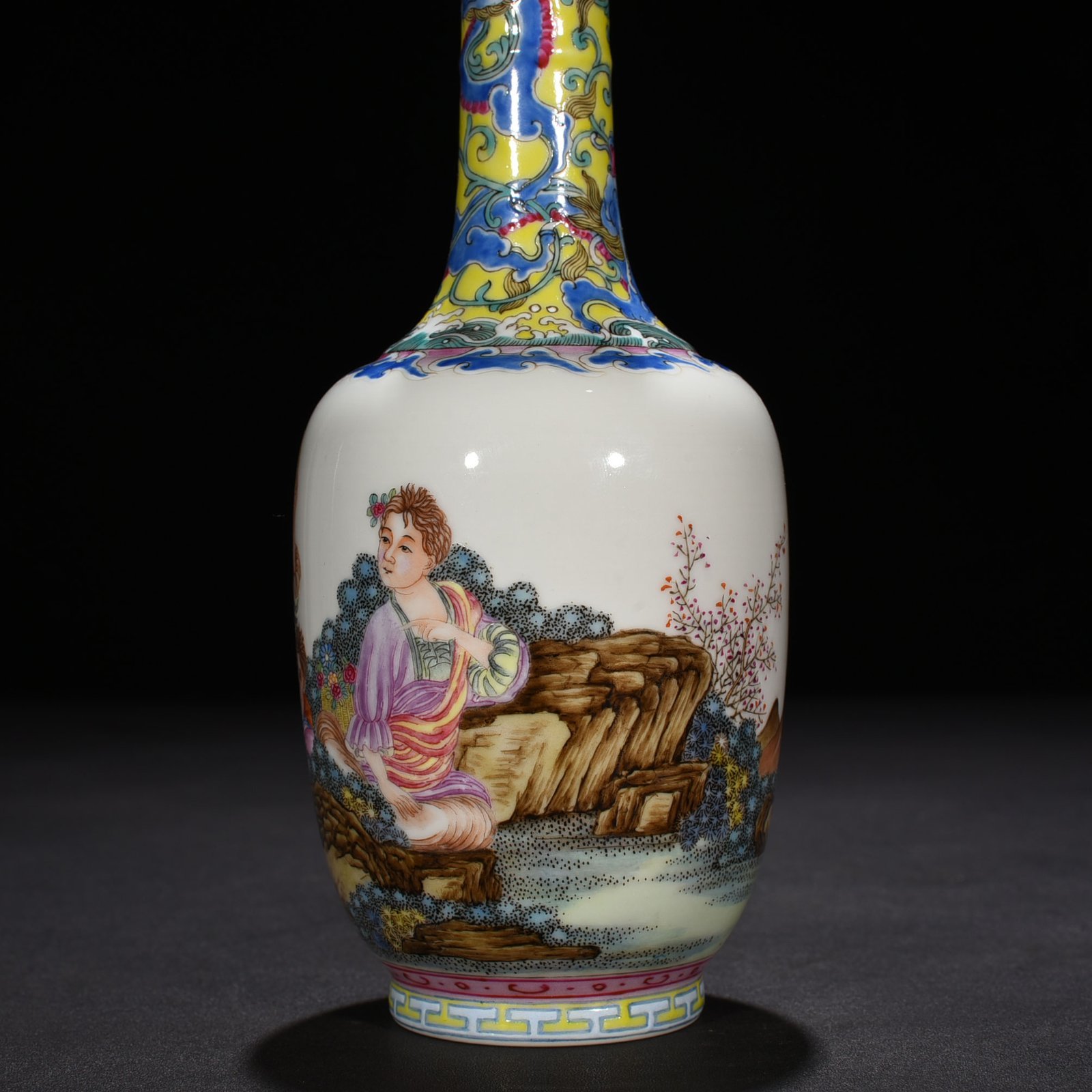 Qing Dynasty Qianlong enamel Western human vase