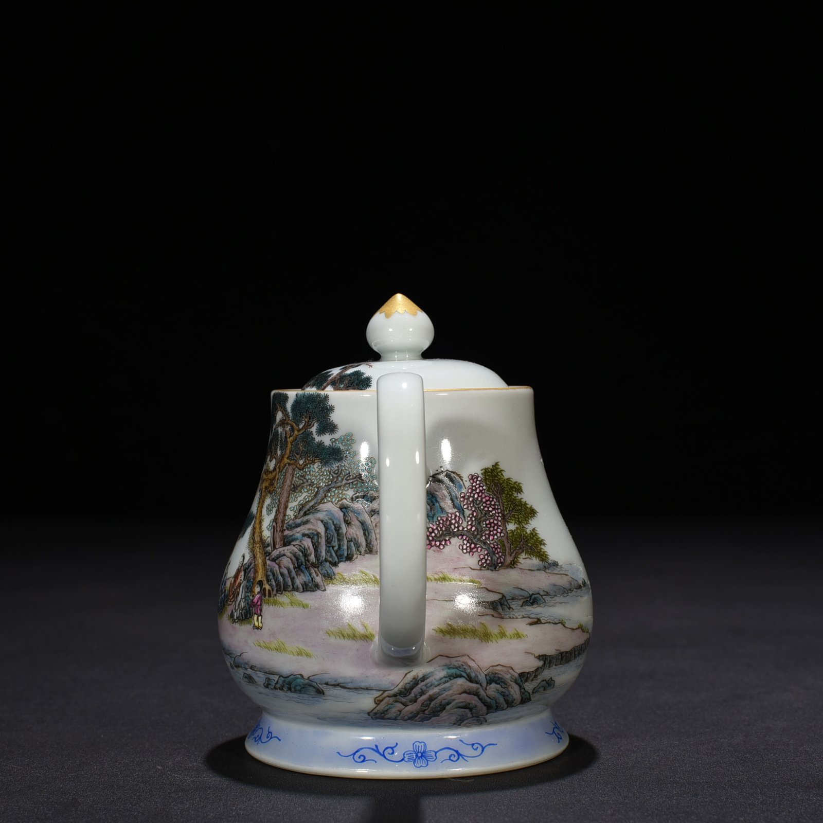 Qing Dynasty Qianlong Enamel Taoist figure pot