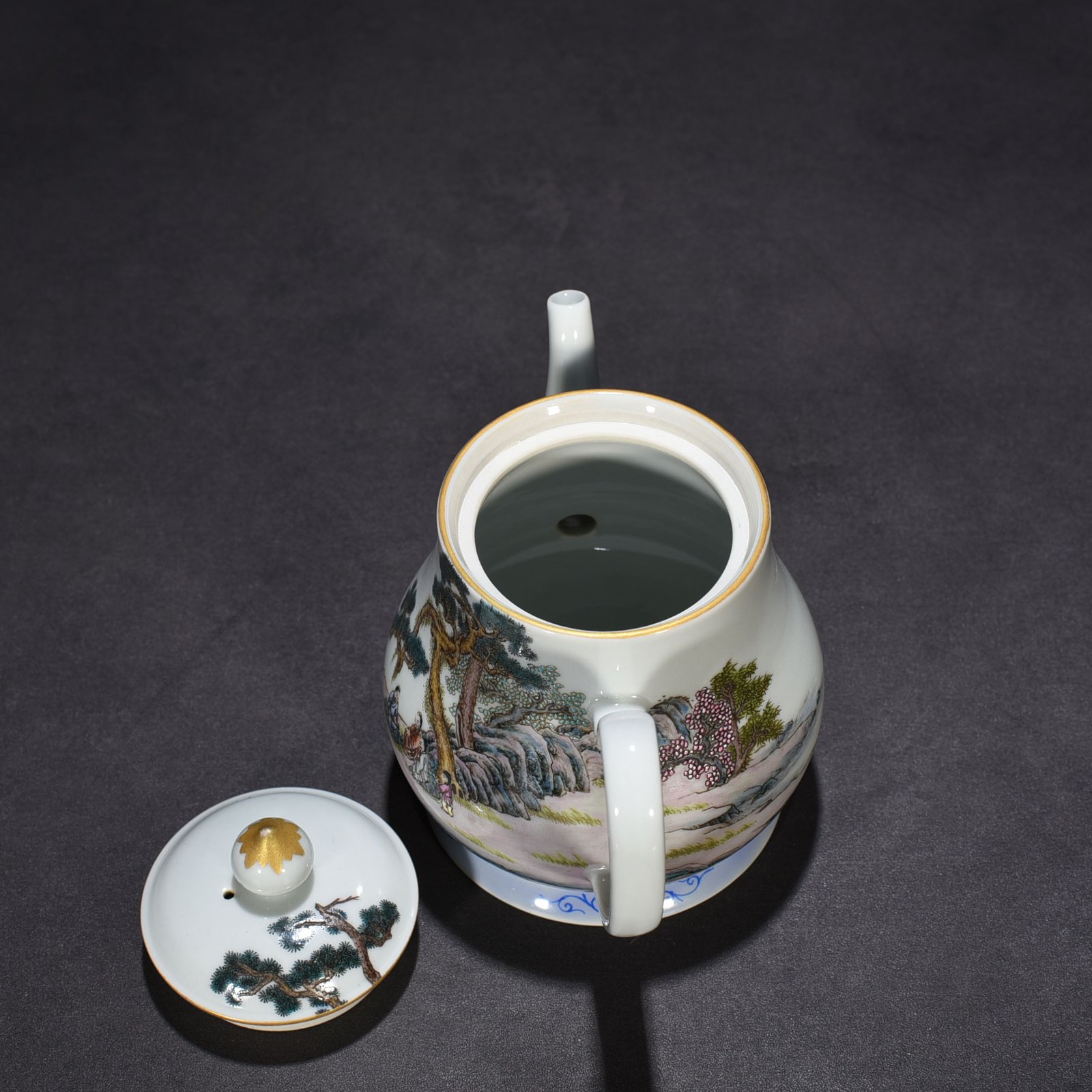 Qing Dynasty Qianlong Enamel Taoist figure pot