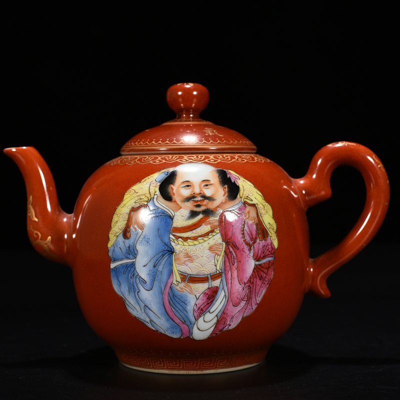 Qing Dynasty Qianlong alum-red ground and a group of harmonious pots