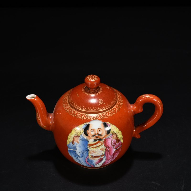 Qing Dynasty Qianlong alum-red ground and a group of harmonious pots