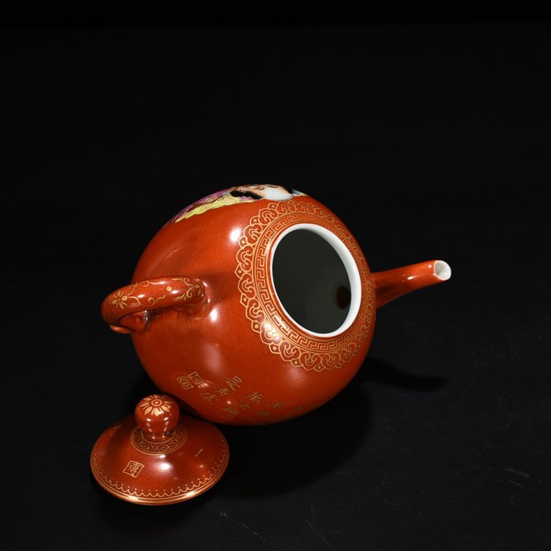 Qing Dynasty Qianlong alum-red ground and a group of harmonious pots