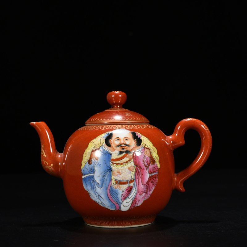 Qing Dynasty Qianlong alum-red ground and a group of harmonious pots