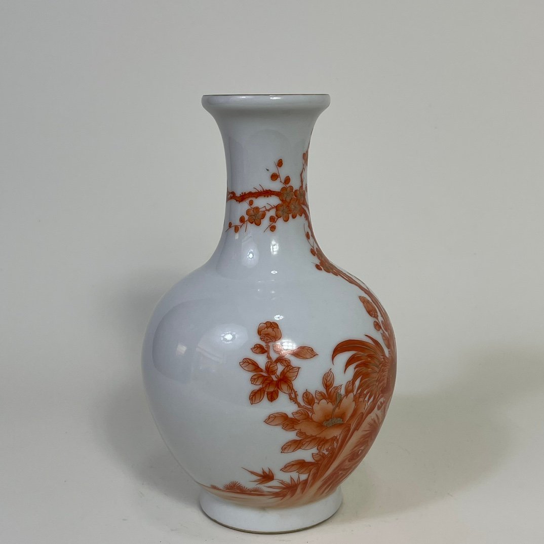 Qing Dynasty Qianlong alum red gold rooster crowing vase