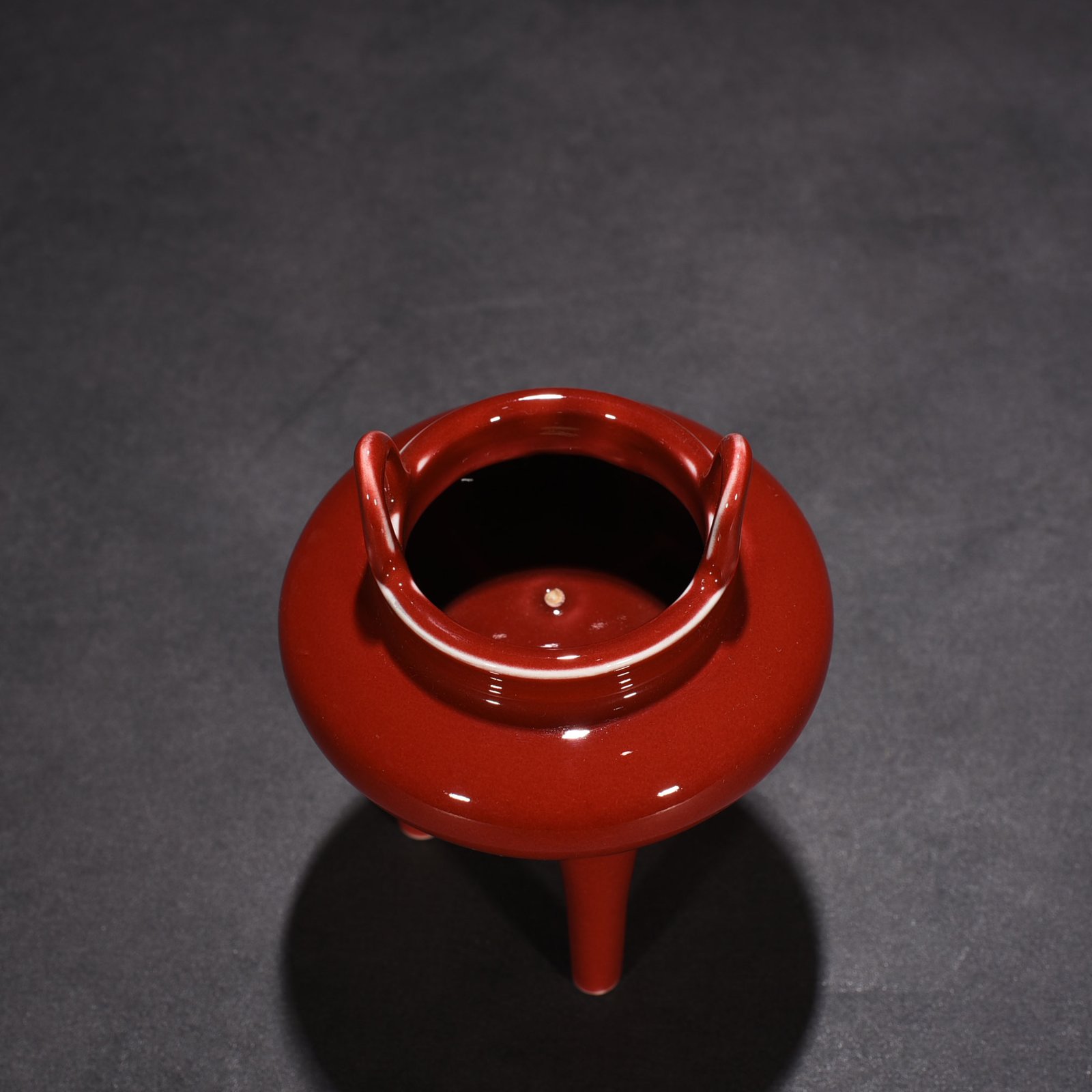 Qing Dynasty Qianlong Festival red-glazed three-legged stove