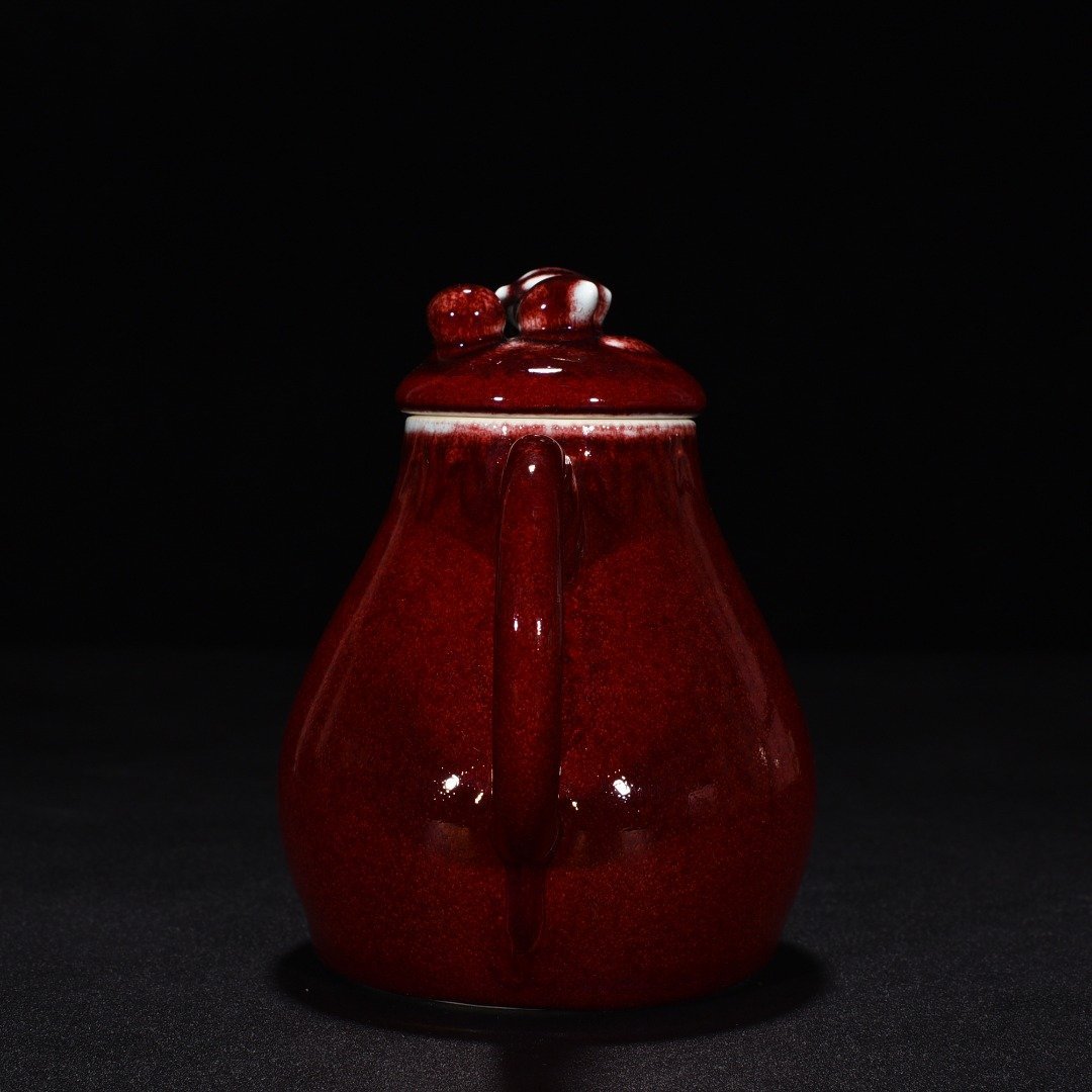 Qing Dynasty Qianlong sacrifice red glaze pot with many children many blessings and many lives