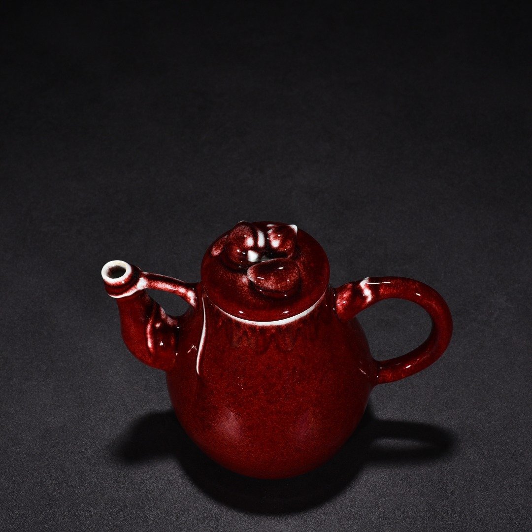 Qing Dynasty Qianlong sacrifice red glaze pot with many children many blessings and many lives