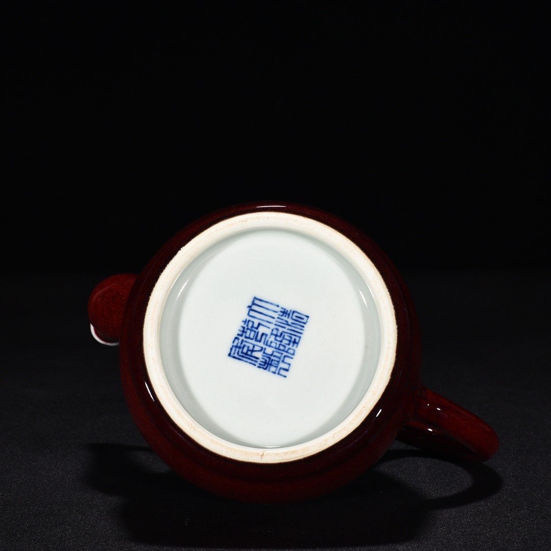 Qing Dynasty Qianlong sacrifice red glaze pot with many children many blessings and many lives