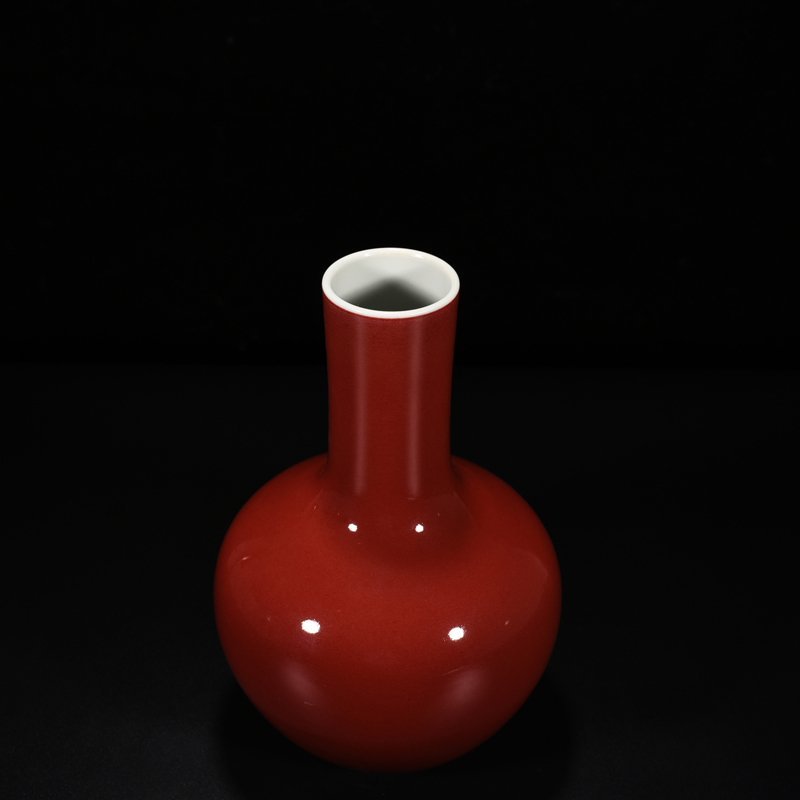 Qing Dynasty Qianlong Festival red-glazed celestial sphere vase