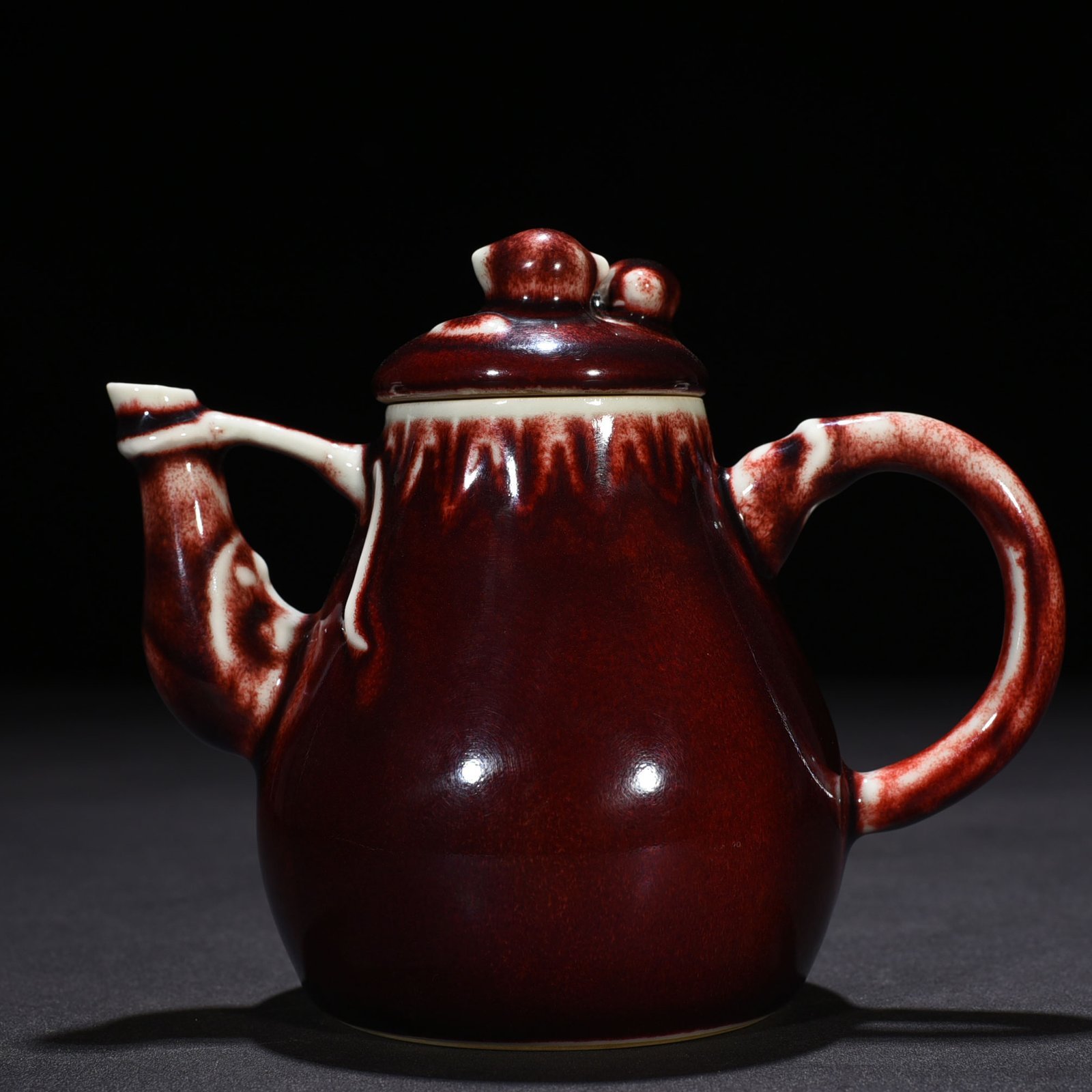 Qing Dynasty Qianlong Festival red-glazed ruby ​​red teapot