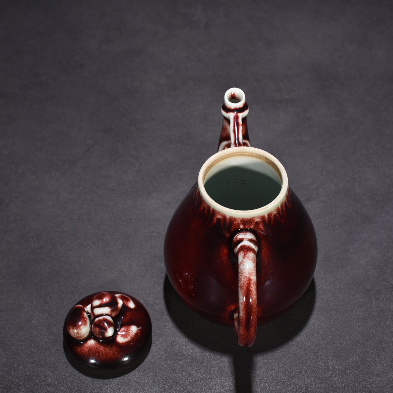 Qing Dynasty Qianlong Festival red-glazed ruby ​​red teapot