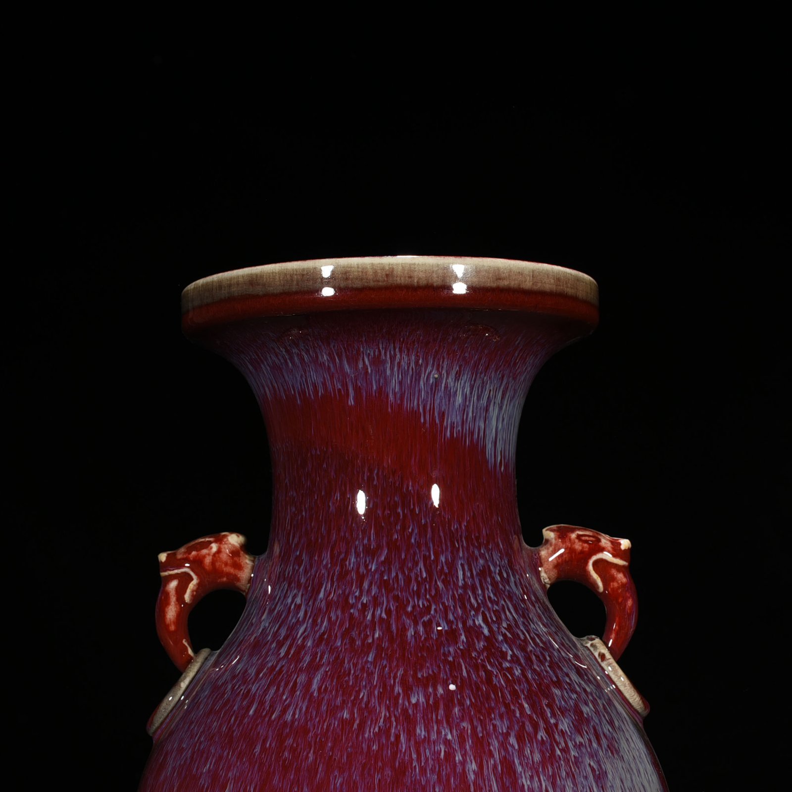Qing Dynasty Qianlong Festival red glaze kiln-turned amphora