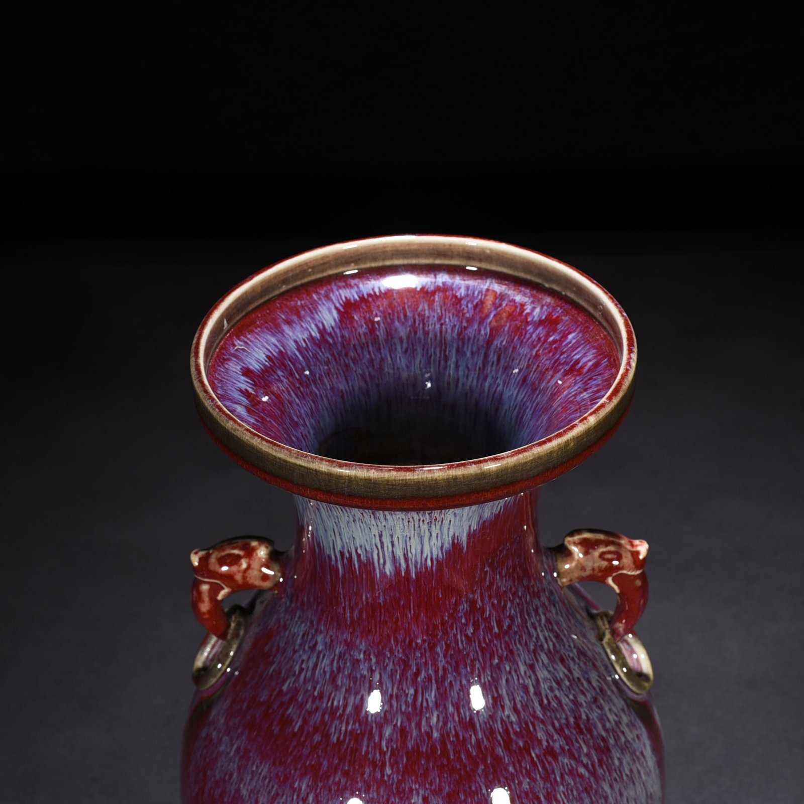 Qing Dynasty Qianlong Festival red glaze kiln-turned amphora