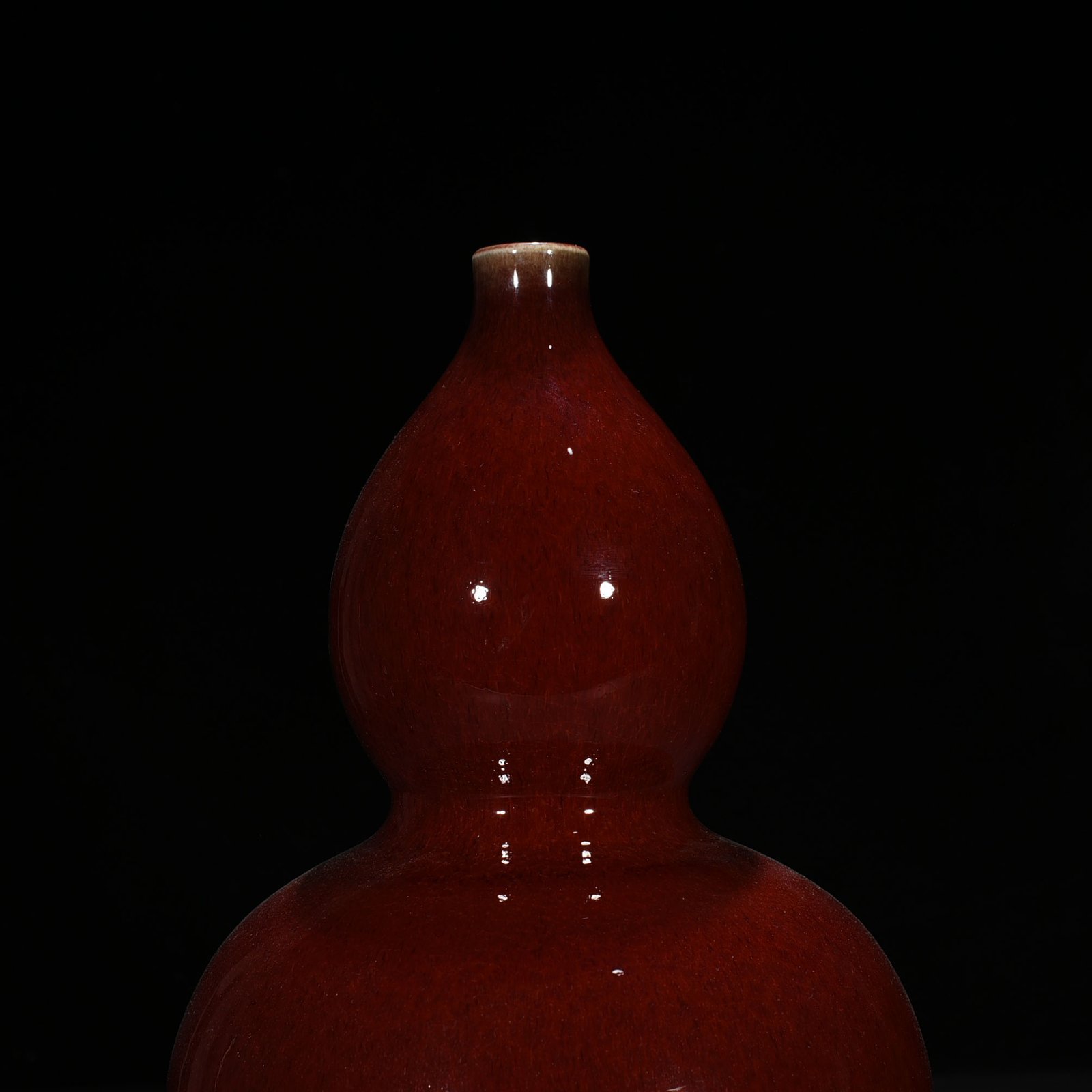 Qing Dynasty Qianlong Red-glazed gourd vase