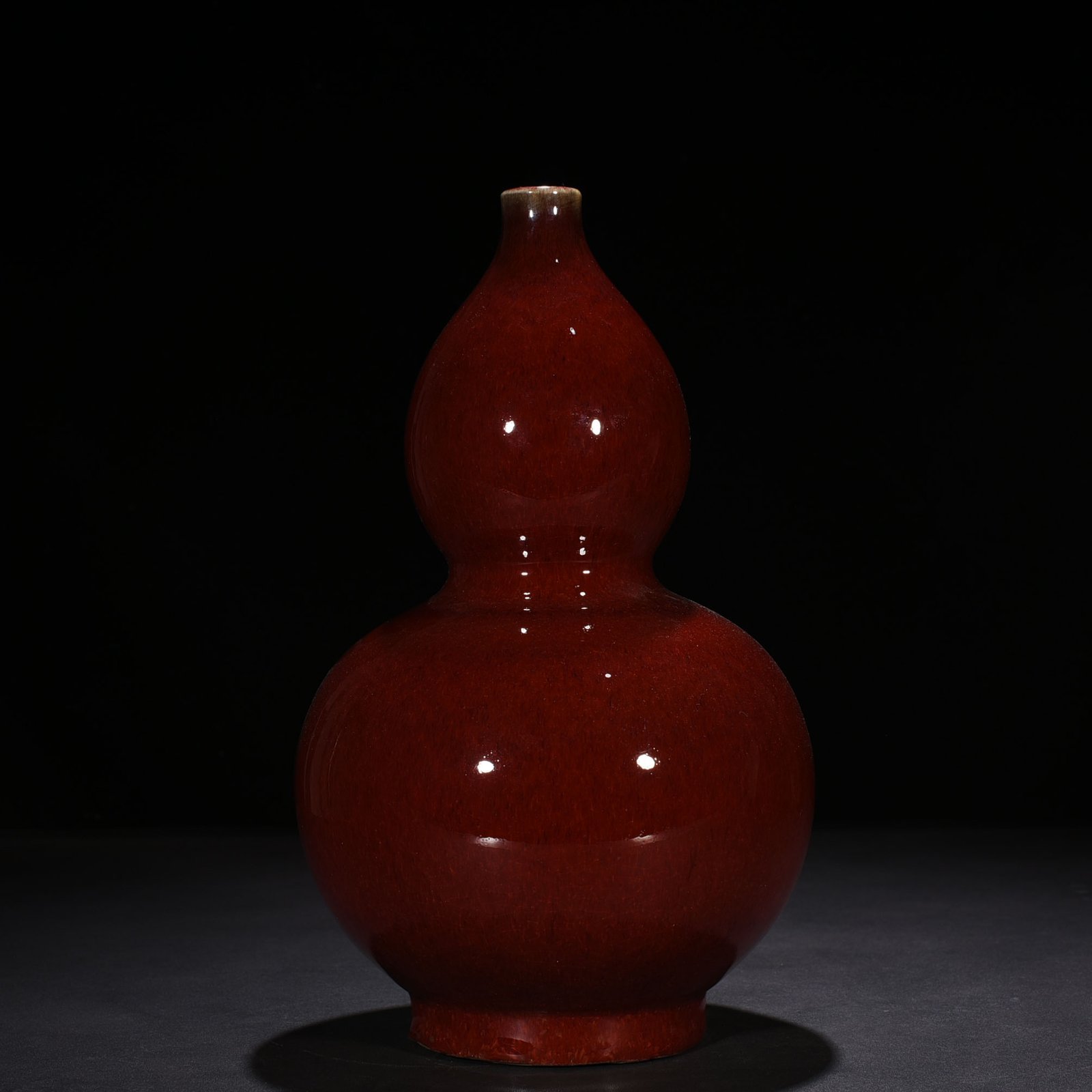 Qing Dynasty Qianlong Red-glazed gourd vase