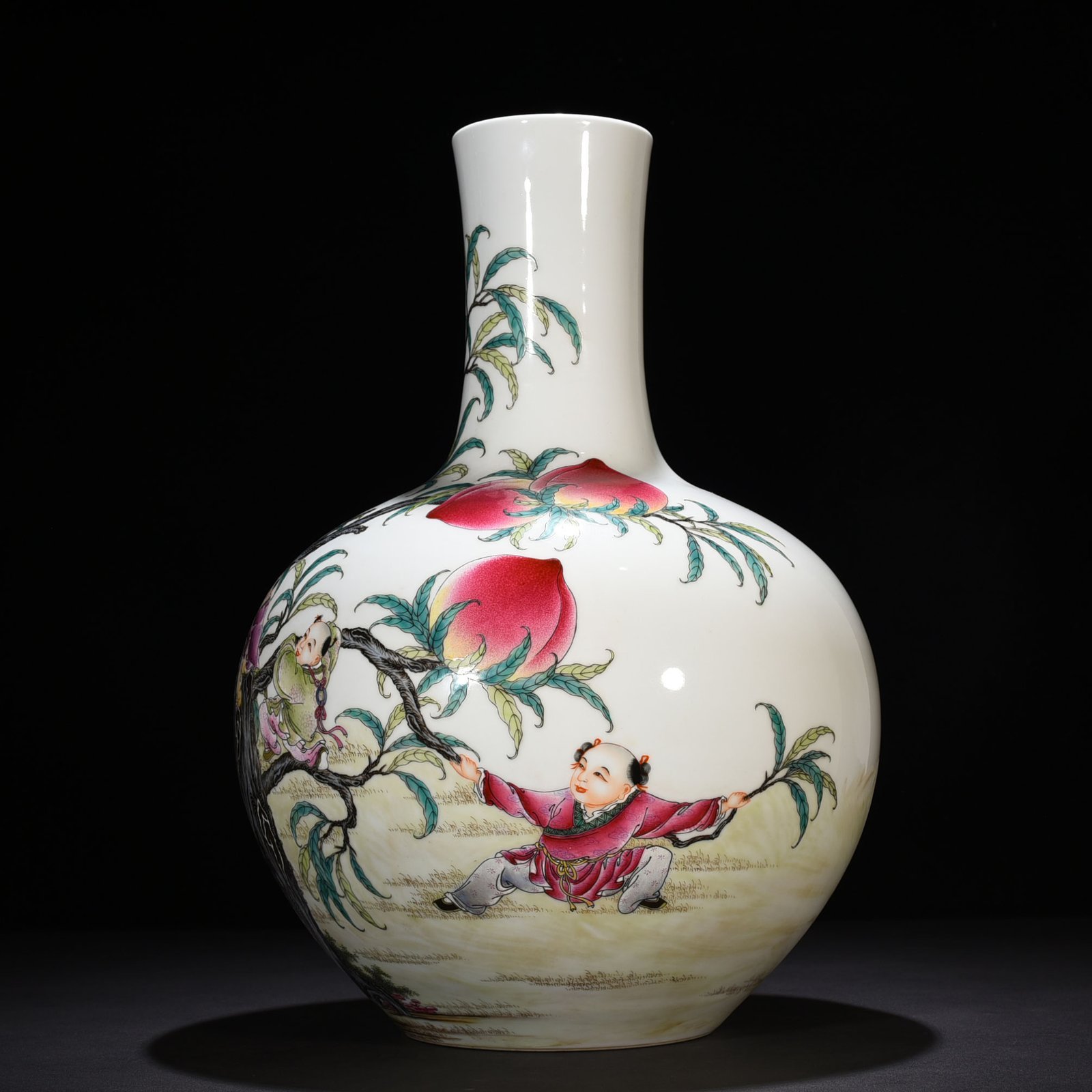 Qing Dynasty Qianlong pastel nine-peach celestial vase