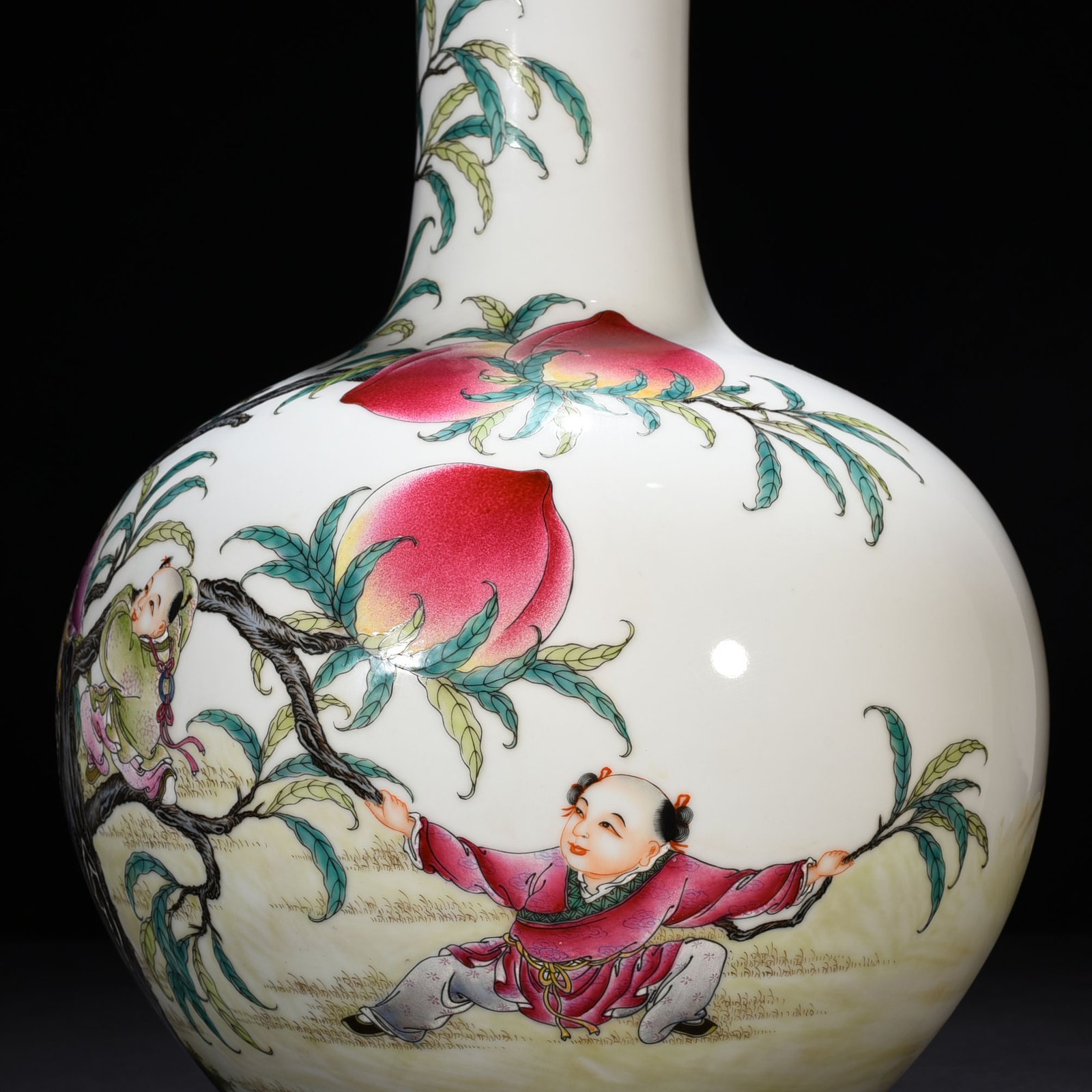 Qing Dynasty Qianlong pastel nine-peach celestial vase