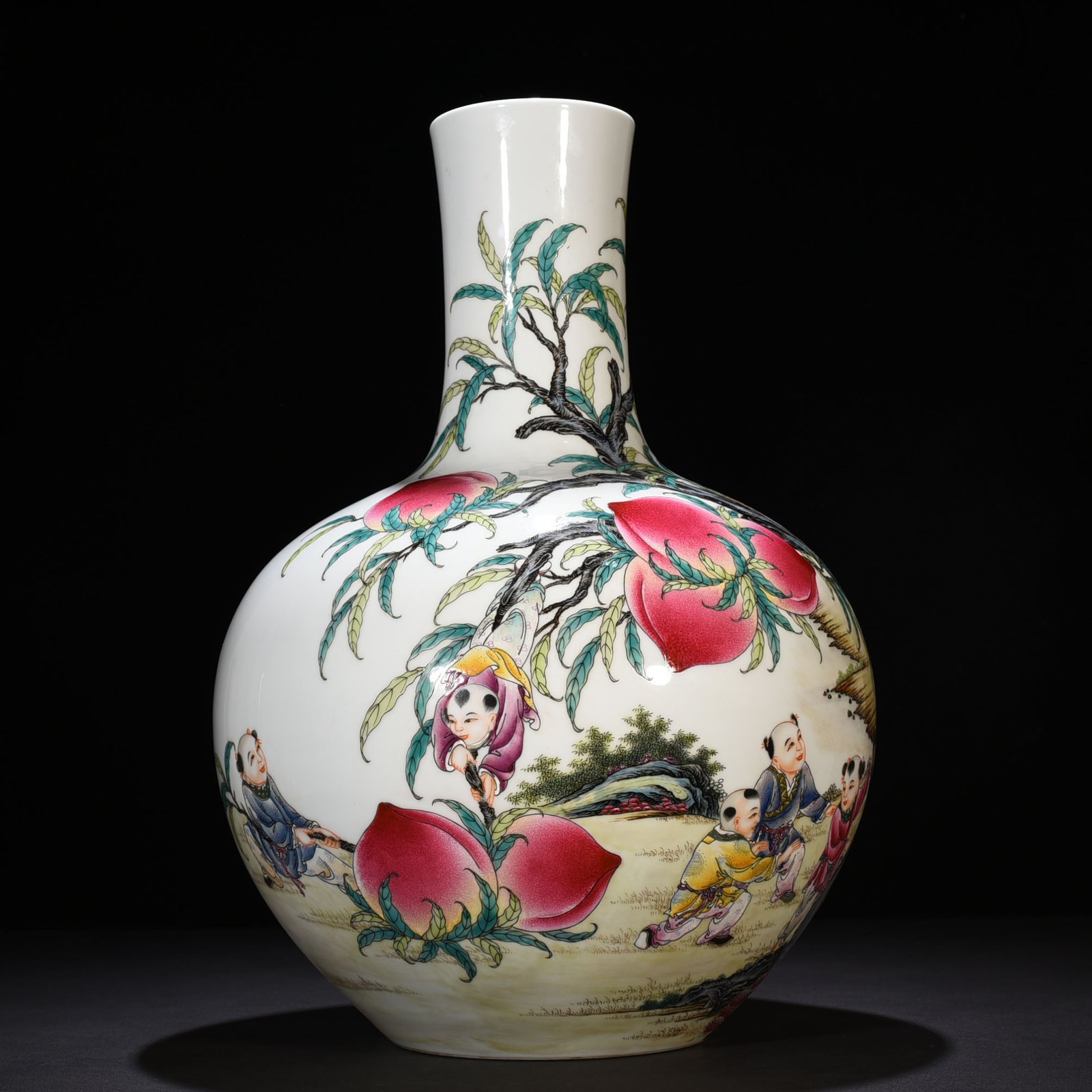 Qing Dynasty Qianlong pastel nine-peach celestial vase