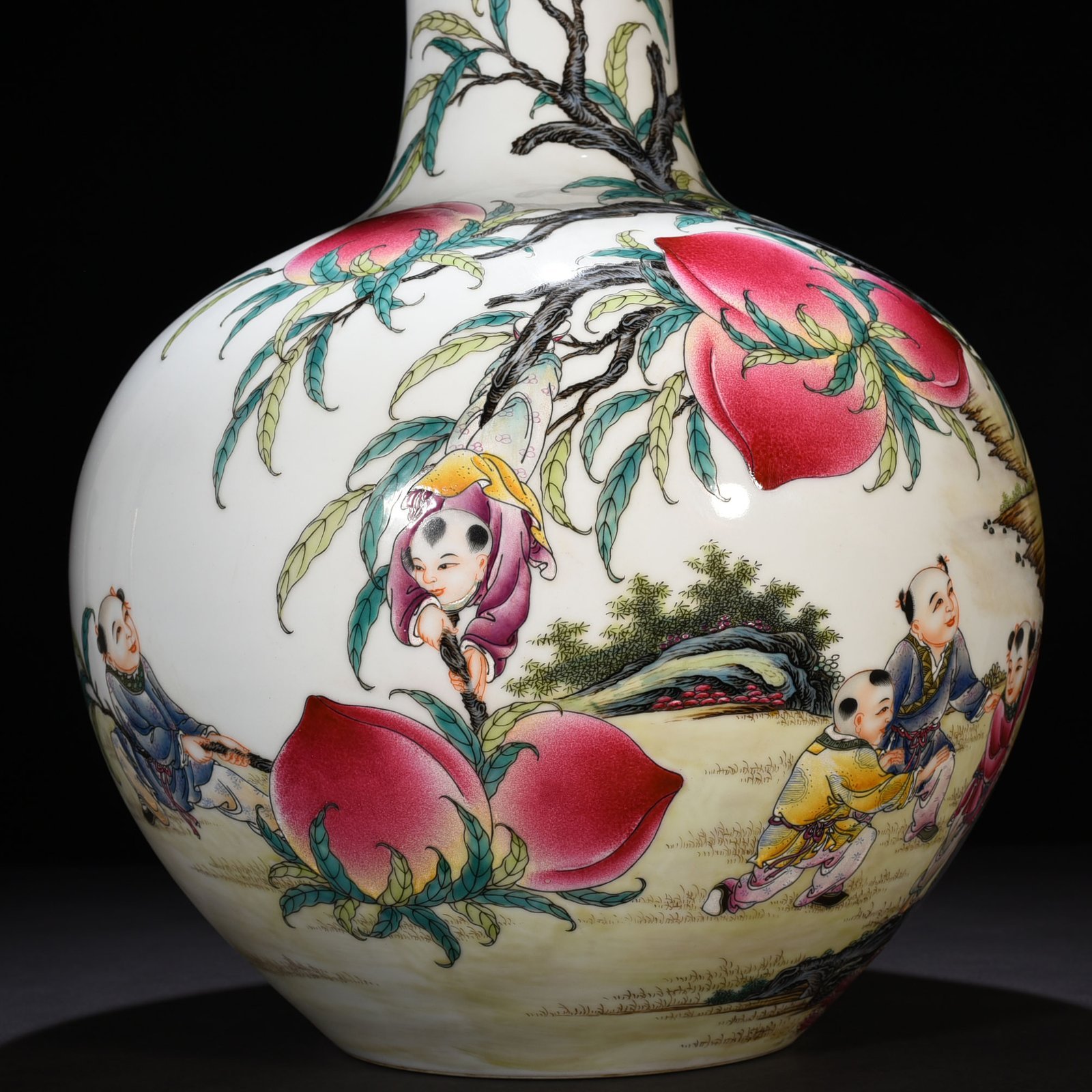 Qing Dynasty Qianlong pastel nine-peach celestial vase