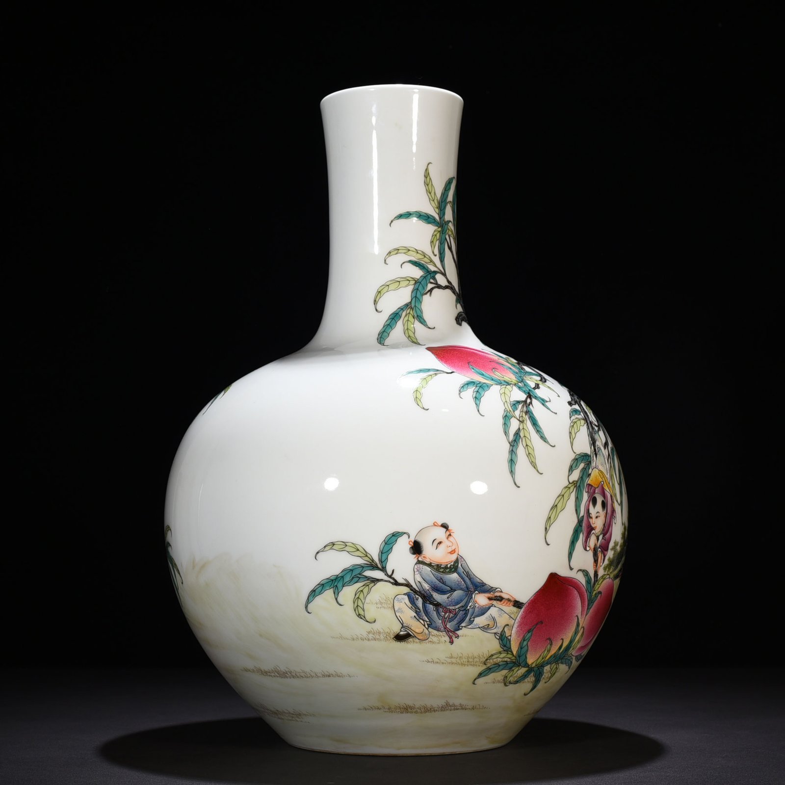 Qing Dynasty Qianlong pastel nine-peach celestial vase