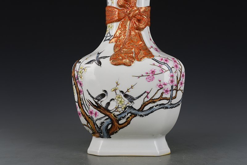 Qing Dynasty Qianlong pastel twelve good news of spring brocade square vase