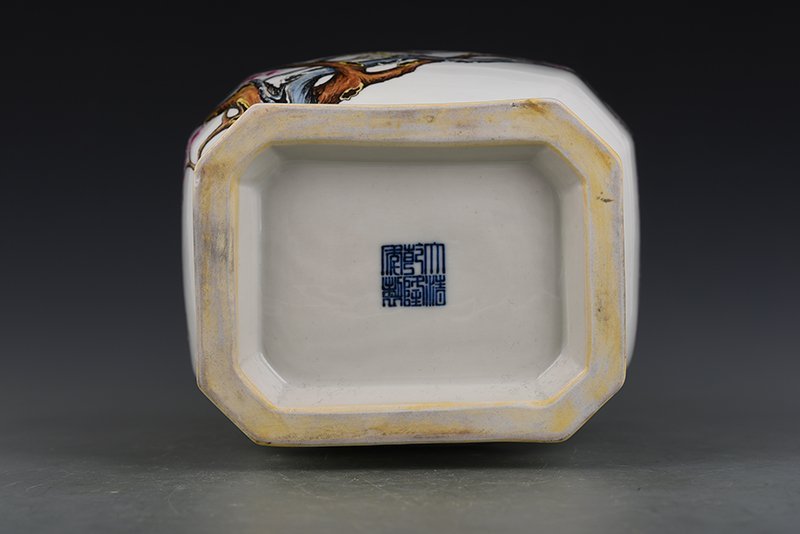 Qing Dynasty Qianlong pastel twelve good news of spring brocade square vase