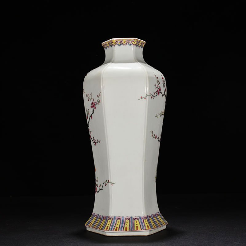 Qing Dynasty Qianlong pastel twelve magpies priMing Dynasty six-square vase