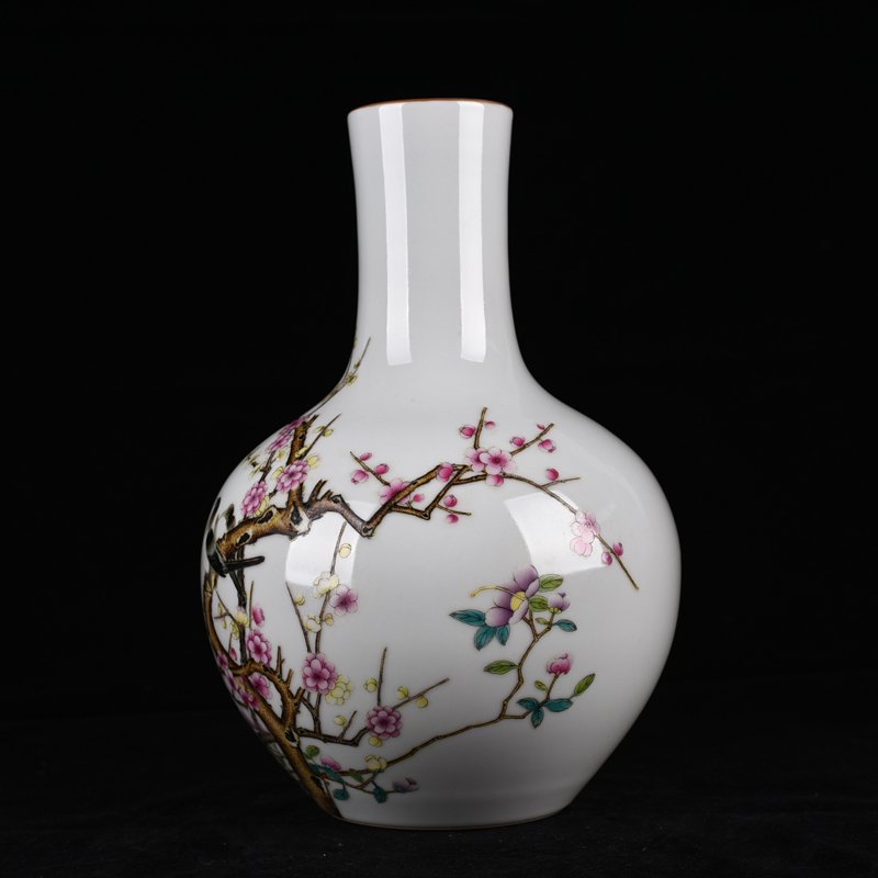 Qing Dynasty Qianlong pastel magpie plum sky vase