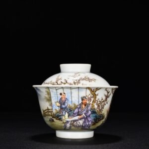 Qing Dynasty Qianlong famille rose Lin He Jing Fangmei figure covered bowl