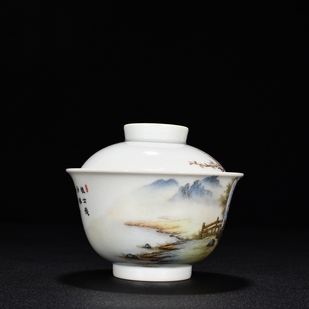 Qing Dynasty Qianlong famille rose Lin He Jing Fangmei figure covered bowl