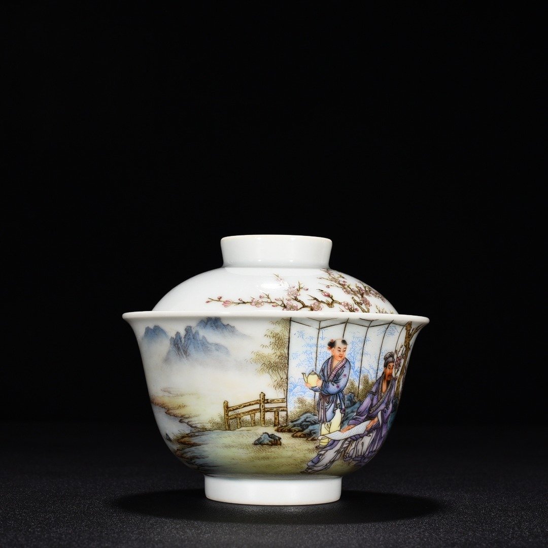 Qing Dynasty Qianlong famille rose Lin He Jing Fangmei figure covered bowl