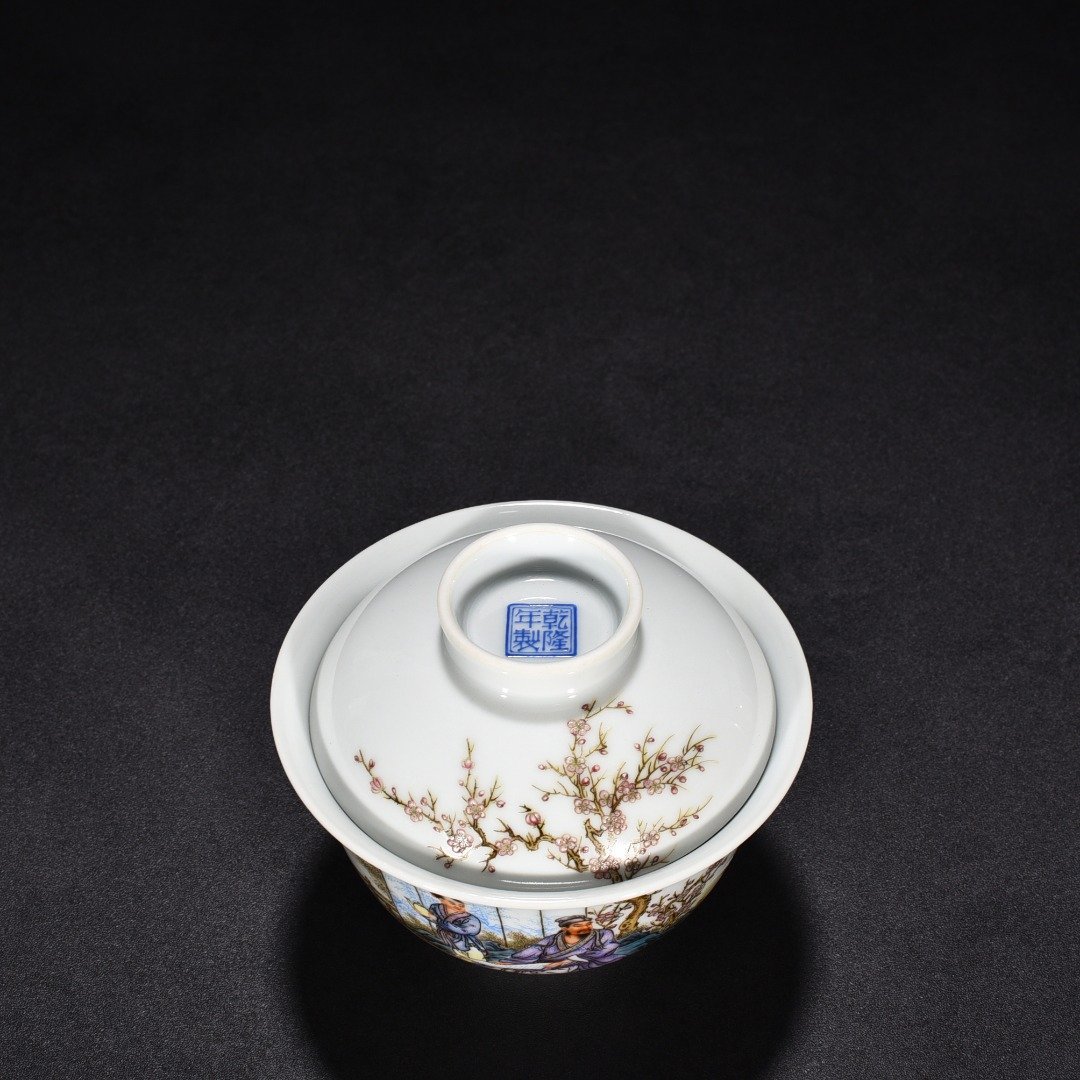 Qing Dynasty Qianlong famille rose Lin He Jing Fangmei figure covered bowl